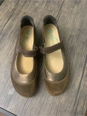Naot Kirei Women's Brown Mary Jane Comfort Shoes